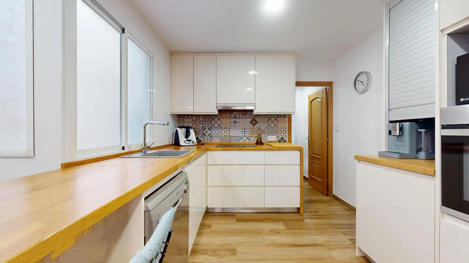 Kitchen of Flat for sale in Elche / Elx  with Air Conditioner and Balcony