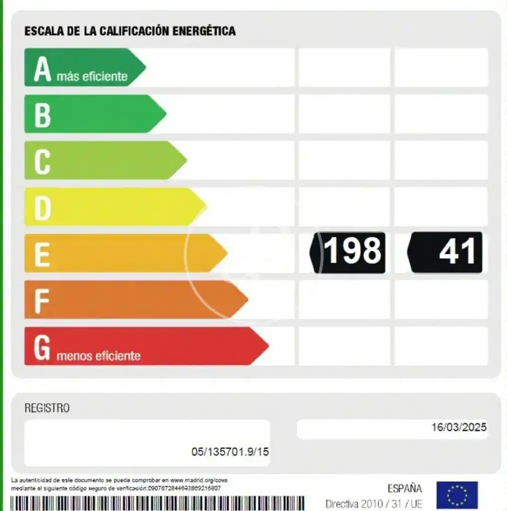 Vista exterior de Ático en venta en Madrid con Aire acondicionado, Calefacción y Jardín privado