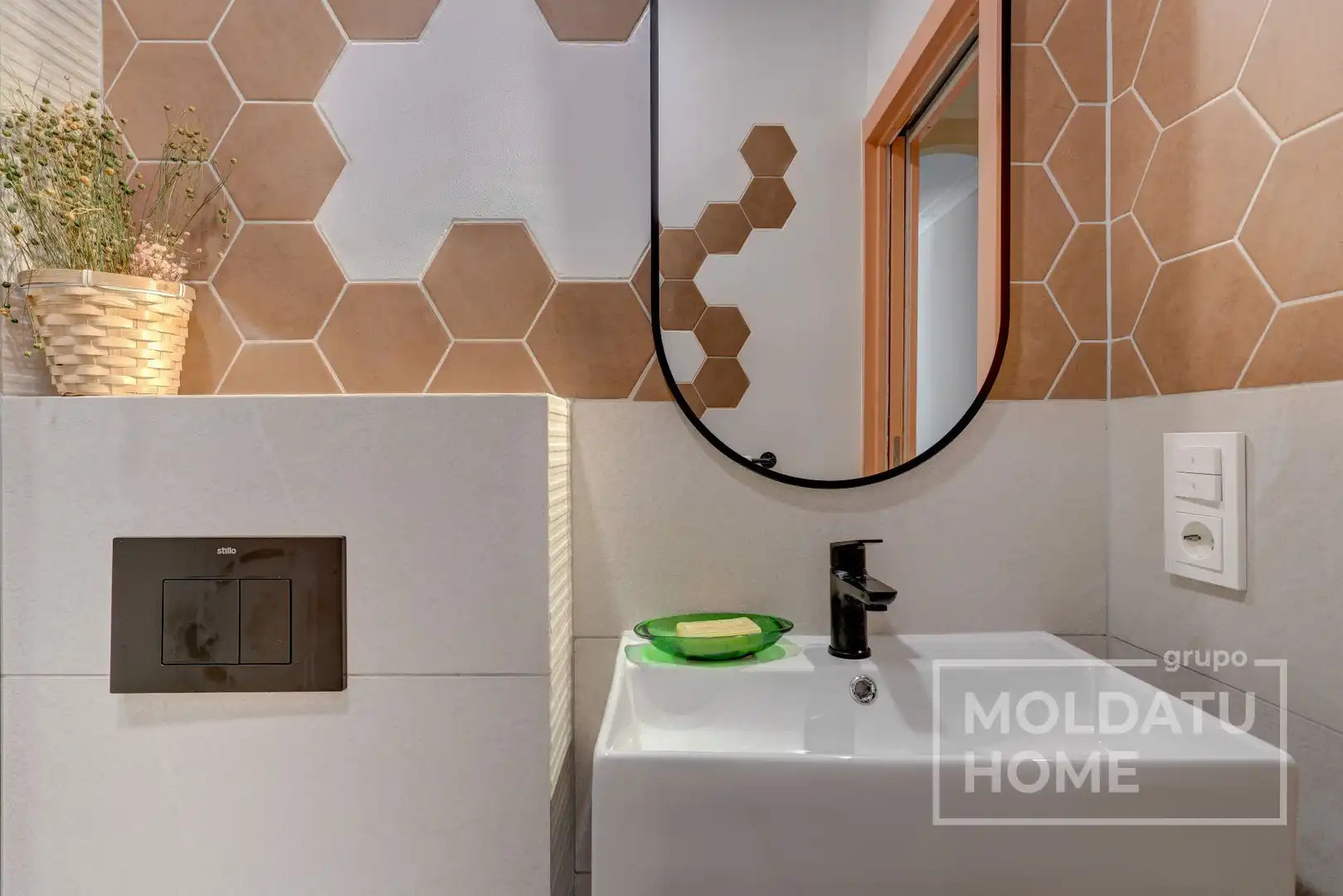 Bathroom of Flat for sale in Donostia - San Sebastián   with Air Conditioner and Heating