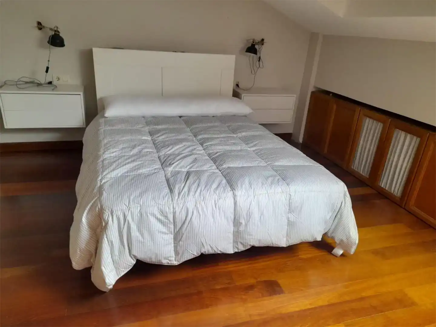 Schlafzimmer von Maisonette zur Miete in Gozón mit Parkett und Möbliert