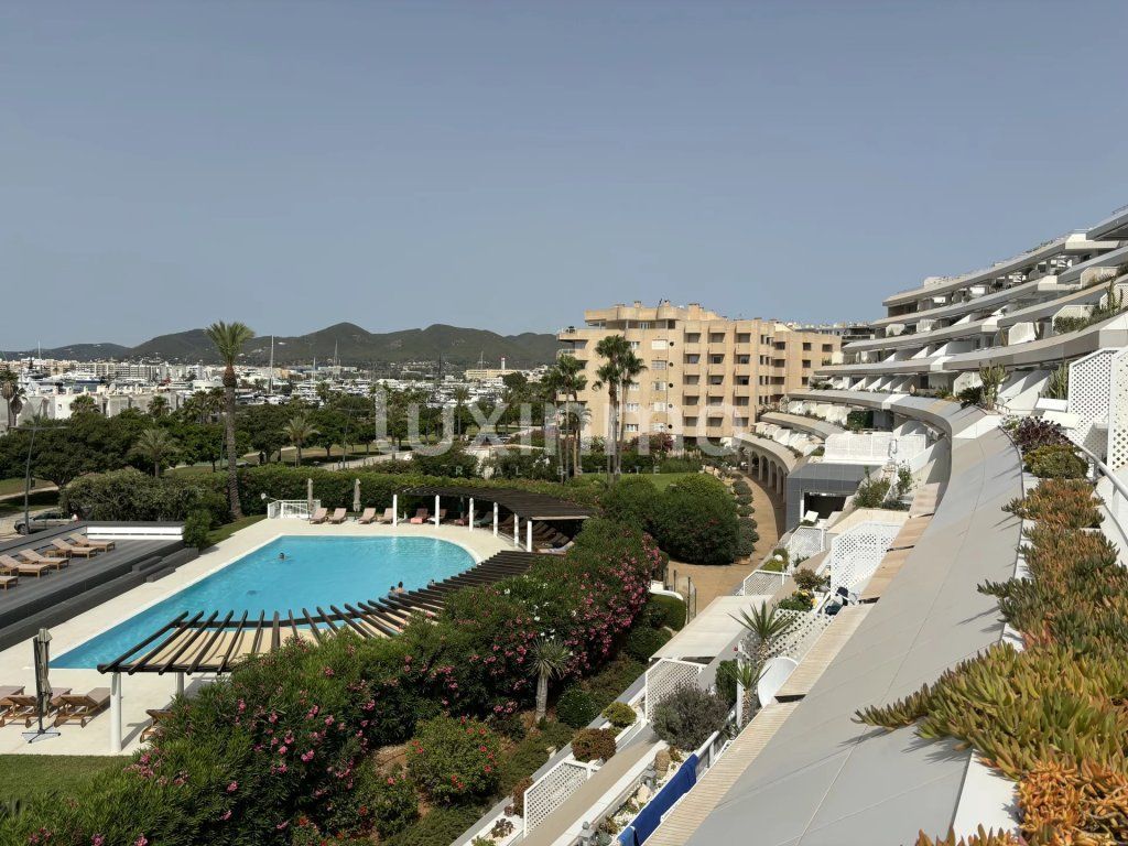 Vista exterior de Pis en venda en Eivissa amb Aire condicionat, Jardí privat i Terrassa
