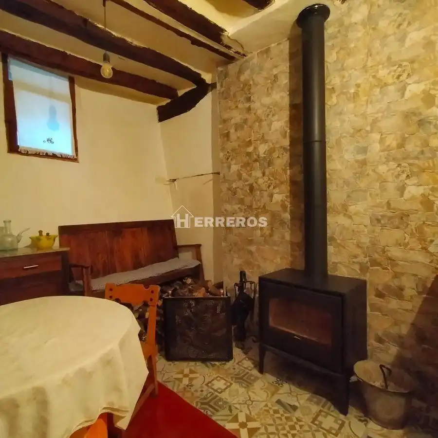 Casa o xalet en venda en Cabezón de Cameros amb Calefacció, Traster i Moblat