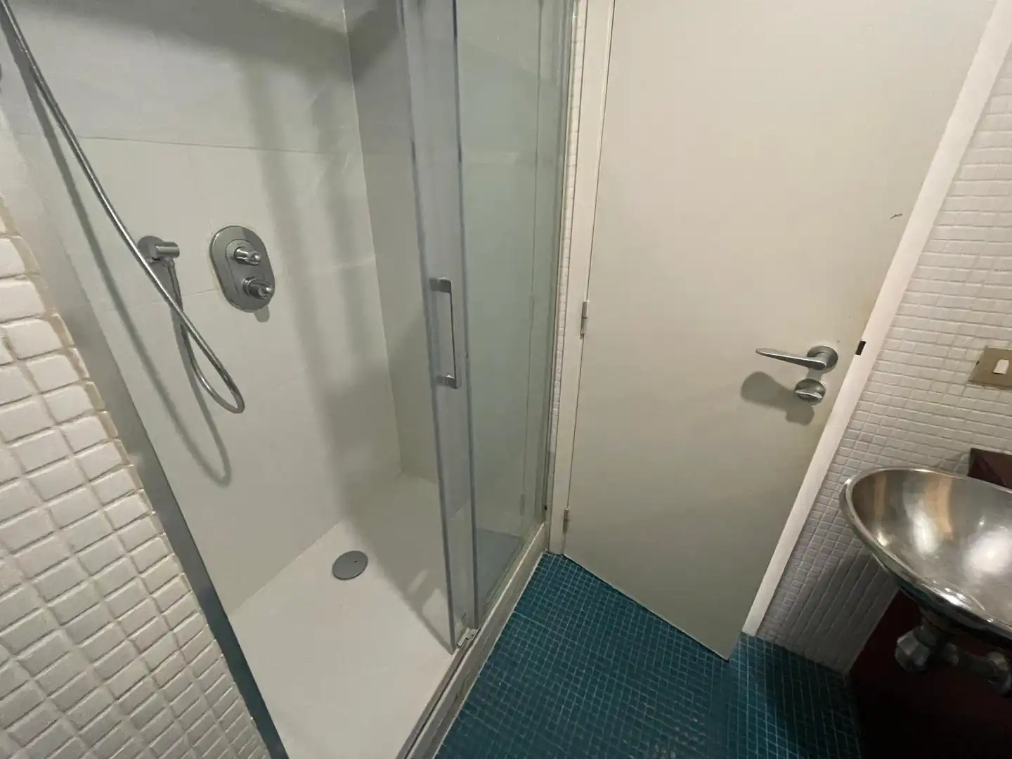 Baño de Apartamento de alquiler en Zaragoza con Aire acondicionado, Calefacción y Parquet