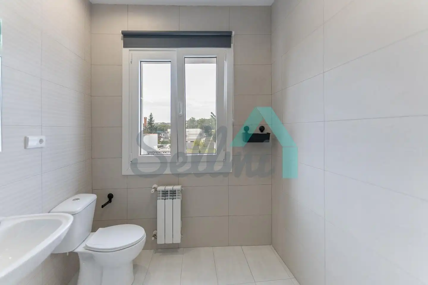 Bathroom of Houses for rent in Gijón   with Heating, Private garden and Terrace