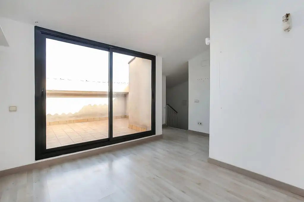 Terraza de Piso en venta en Sabadell con Calefacción y Piscina