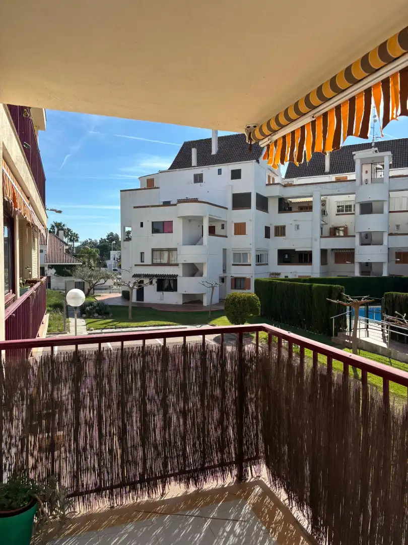 Vista exterior de Pis en venda en Sagunto / Sagunt amb Aire condicionat, Jardí privat i Terrassa