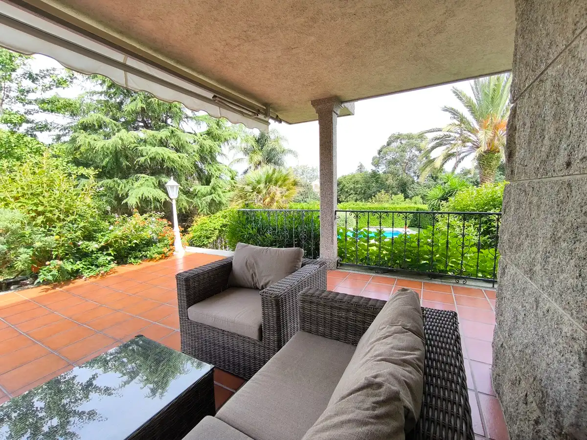 Terraza de Casa o chalet en venta en Vilagarcía de Arousa con Calefacción, Jardín privado y Parquet