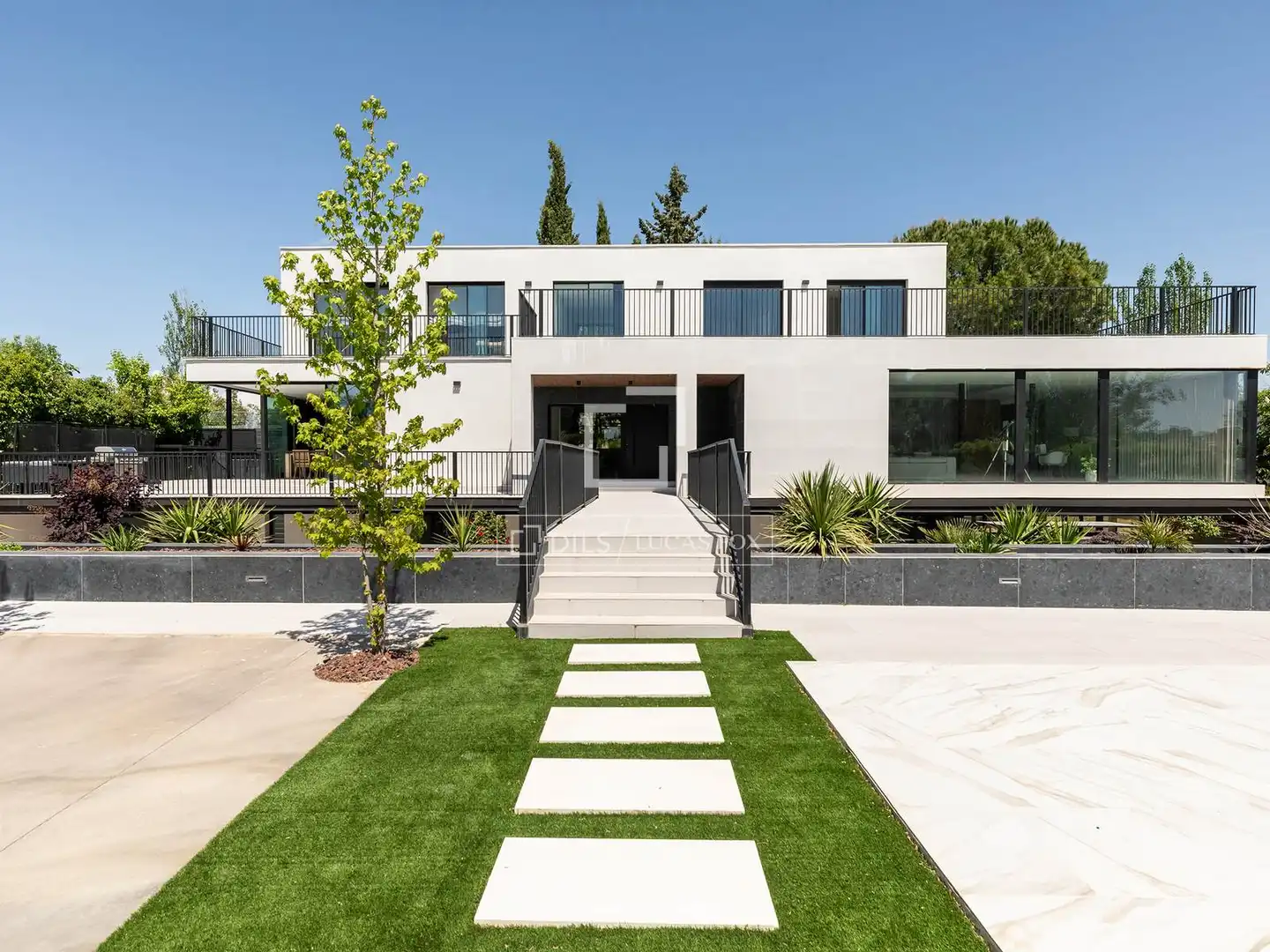 Vista exterior de Casa o chalet en venta en Majadahonda con Aire acondicionado, Calefacción y Jardín privado