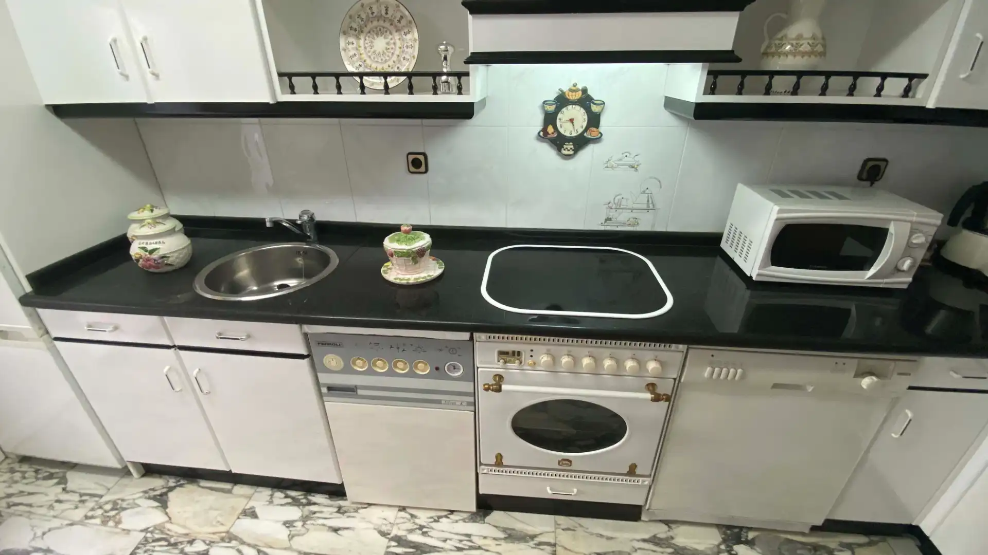 Kitchen of Flat for sale in San Martín del Rey Aurelio  with Heating, Parquet flooring and Terrace