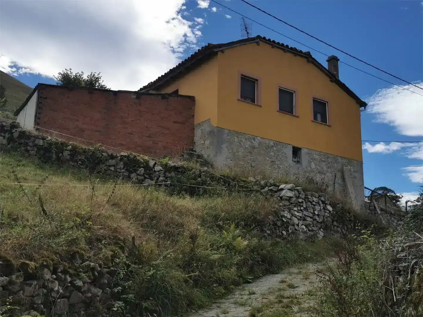 Vista exterior de Finca rústica en venta en Belmonte de Miranda, Asturias