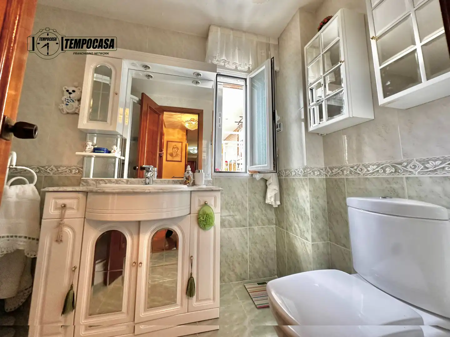 Baño de Piso en venta en Madrid con Aire acondicionado, Calefacción y Jardín privado