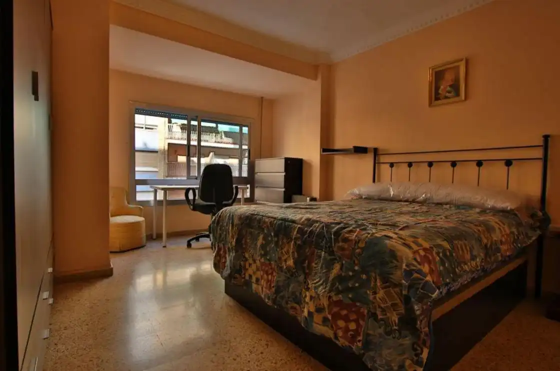 Schlafzimmer von Wohnung zur Miete in Valencia mit Möbliert