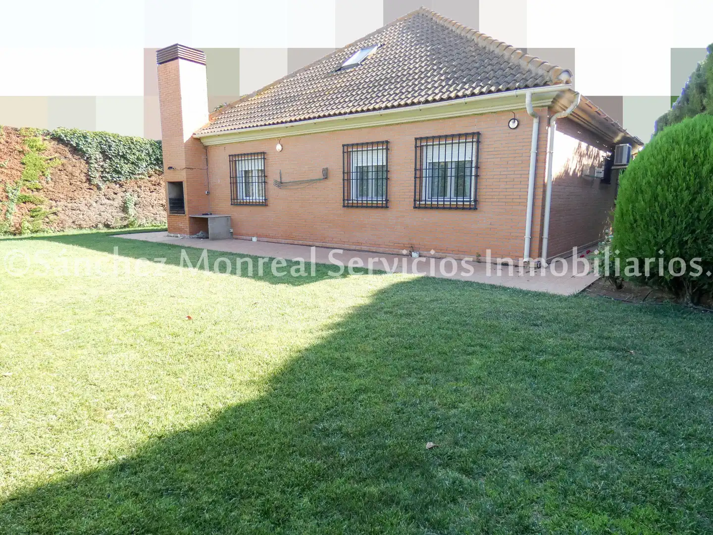 Casa adosada en venta en Avenida de la Cruz Roja, Alcázar de San Juan