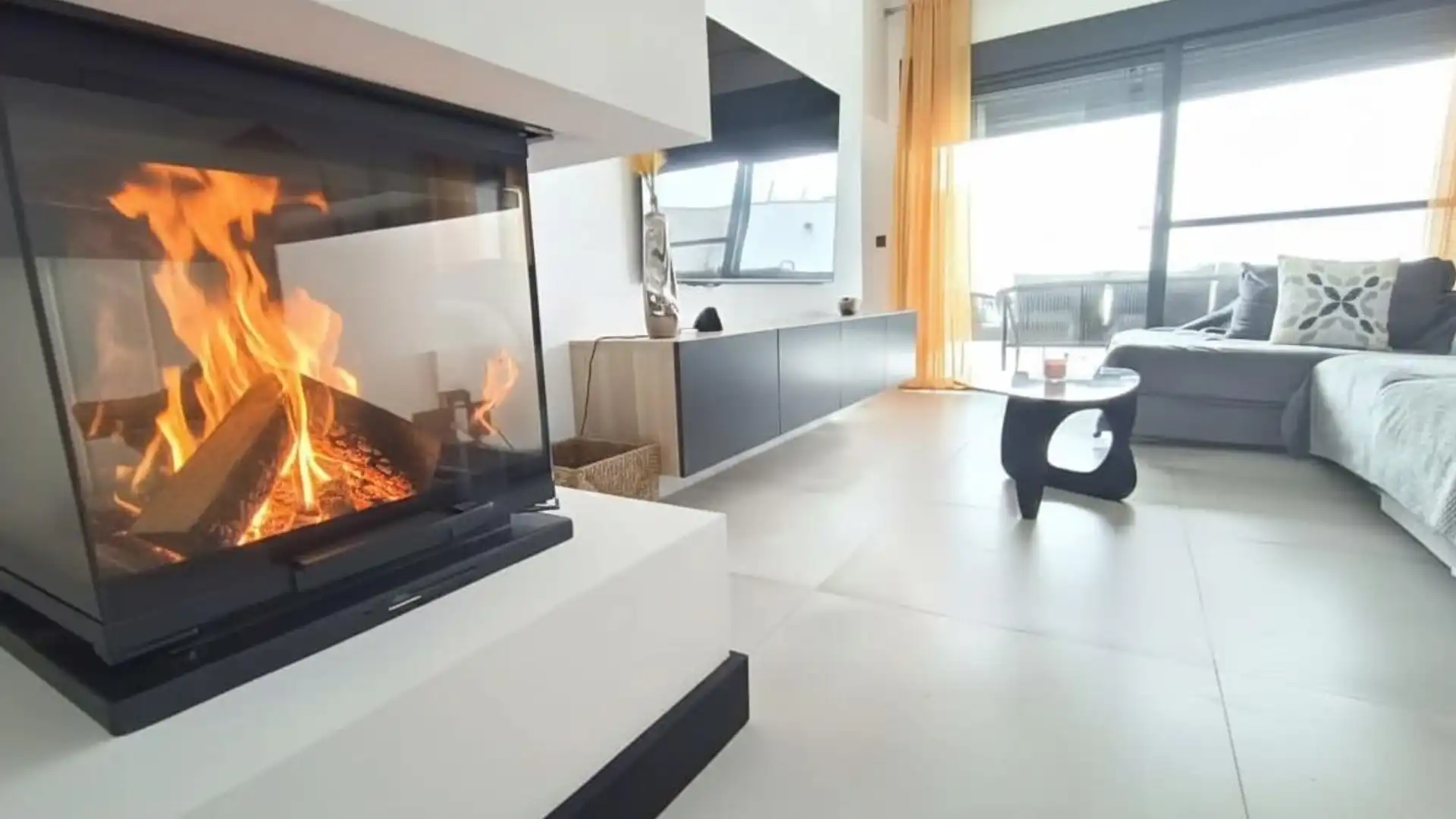 Wohnzimmer von Einfamilien-Reihenhaus zum Verkauf in Espartinas mit Klimaanlage, Heizung und Privatgarten