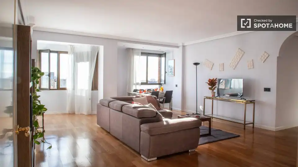 Appartamento con terrazza in affitto a Tetuán, imagen 4