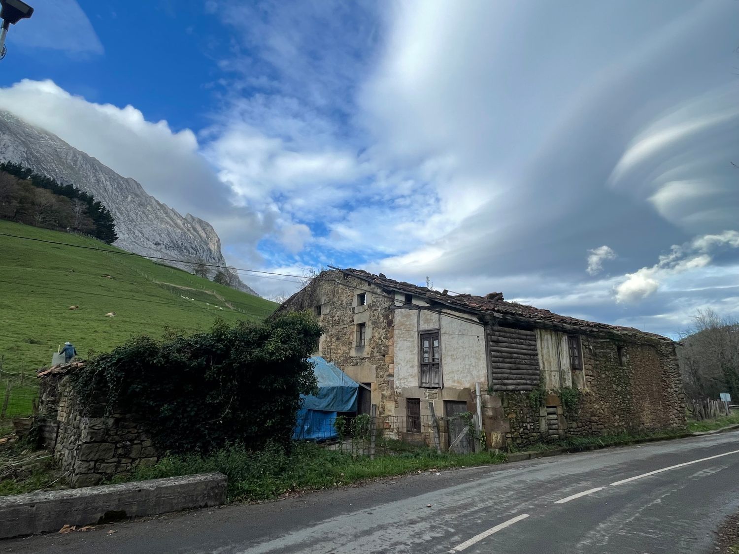 Vista exterior de Finca rústica en venda en Atxondo amb Jardí privat
