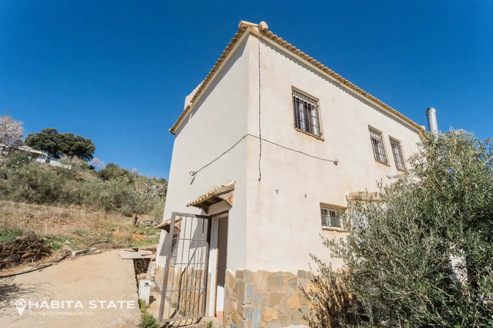 Vista exterior de Casa o xalet en venda en Macael amb Jardí privat, Terrassa i Moblat