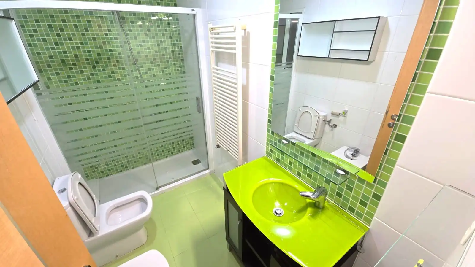 Bany de Apartament de lloguer en Cáceres amb Aire condicionat, Calefacció i Moblat