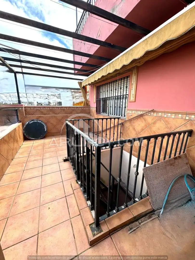 Vista exterior de Casa adosada en venta en Alcalá de Guadaira con Aire acondicionado, Terraza y Trastero