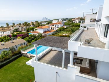 House with pool for sale in La Alcaidesa
