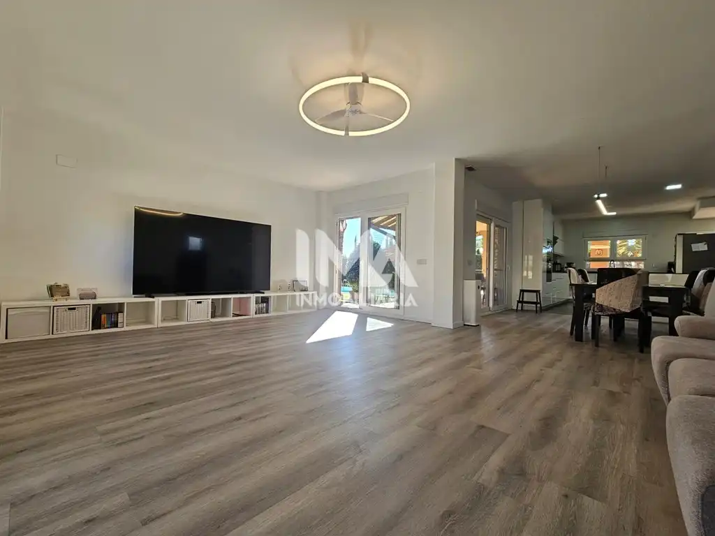 Sala d'estar de Casa o xalet en venda en L'Eliana amb Aire condicionat, Calefacció i Jardí privat