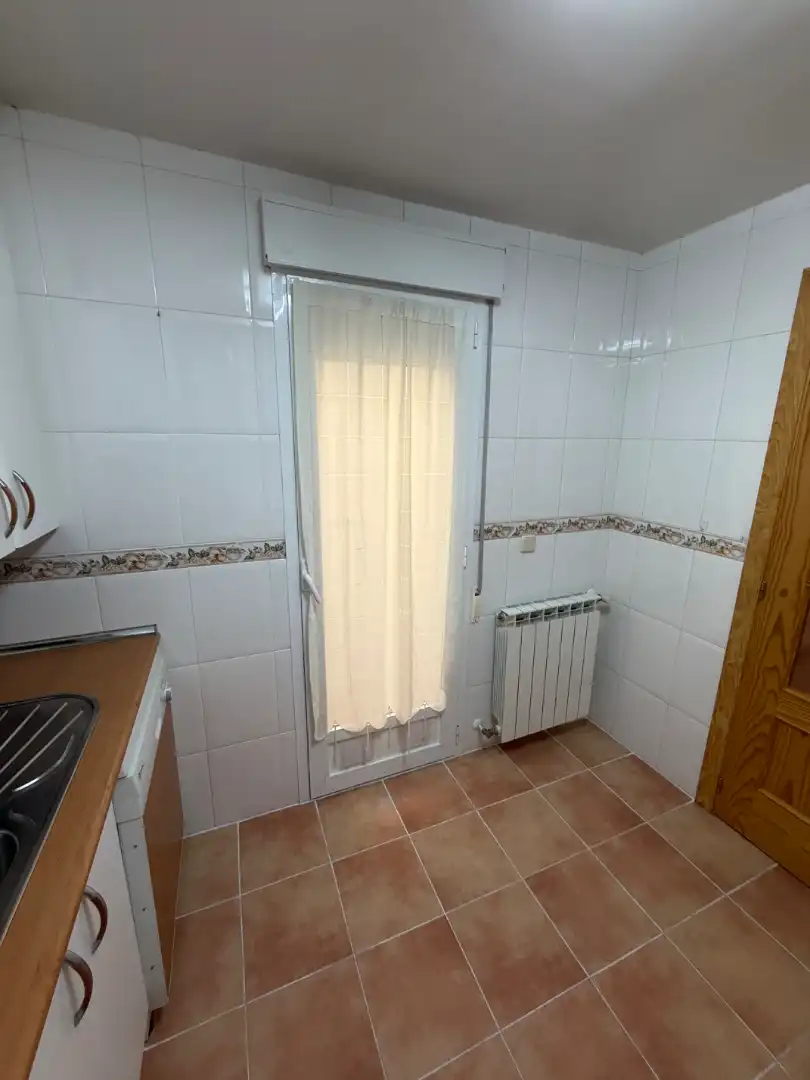 Badezimmer von Erdgeschoss zur Miete in La Lastrilla  mit Heizung, Parkett und Terrasse