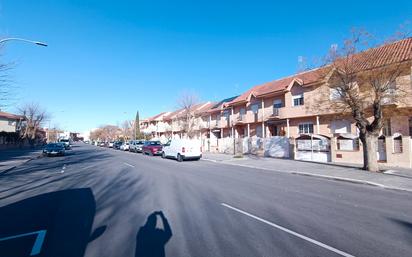 Vista exterior de Casa o xalet en venda en Ocaña amb Calefacció, Jardí privat i Parquet