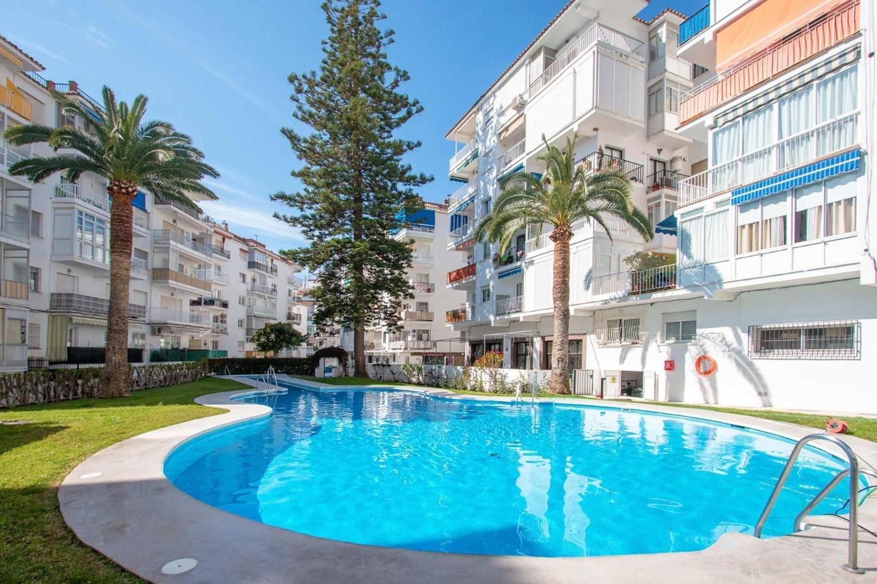 Exterior view of Flat for sale in Nerja  with Balcony and Community pool
