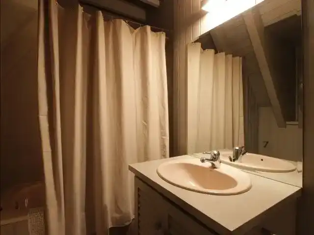 Bathroom of Flat for rent in Panticosa  with Storage room, Furnished and Balcony