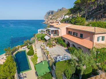 Casa con balcone in vendita a Cala Sant Vicenç