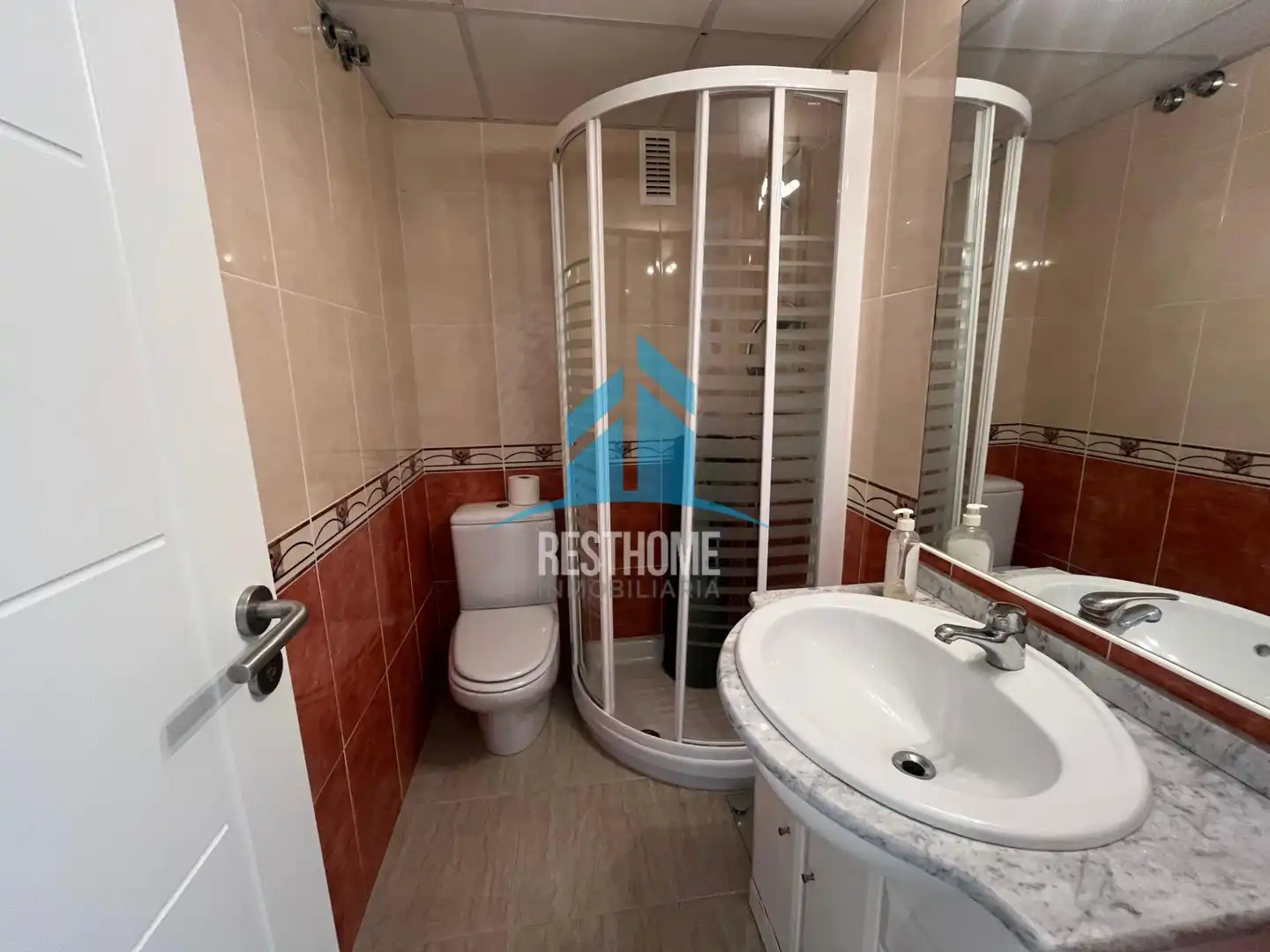 Badezimmer von Wohnungen zum Verkauf in Cullera mit Klimaanlage, Terrasse und Gemeinschaftspool
