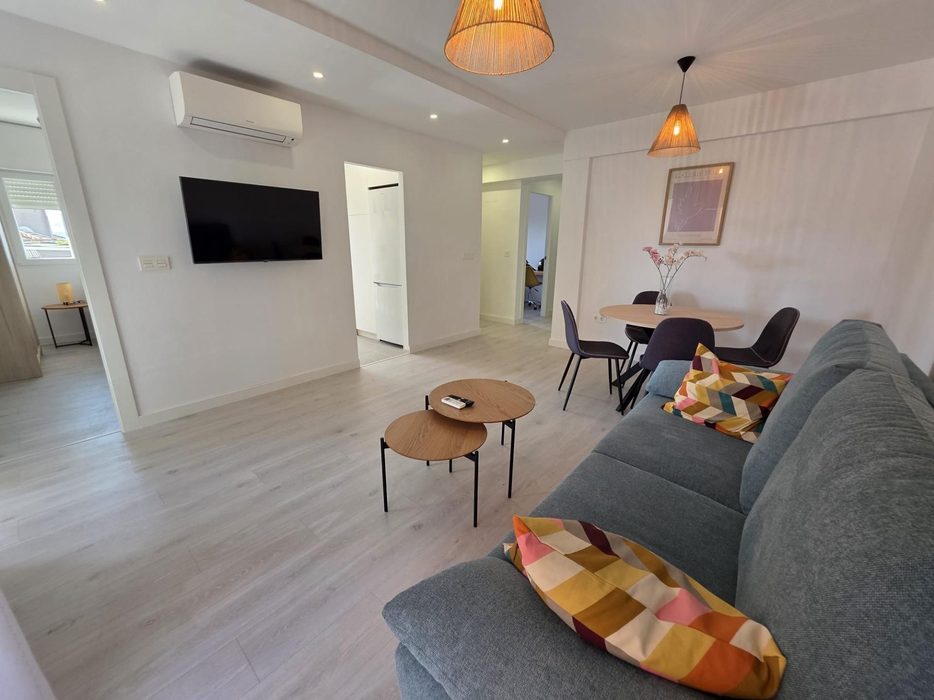 Living room of Apartment for rent in  Granada Capital  with Air Conditioner, Terrace and Furnished