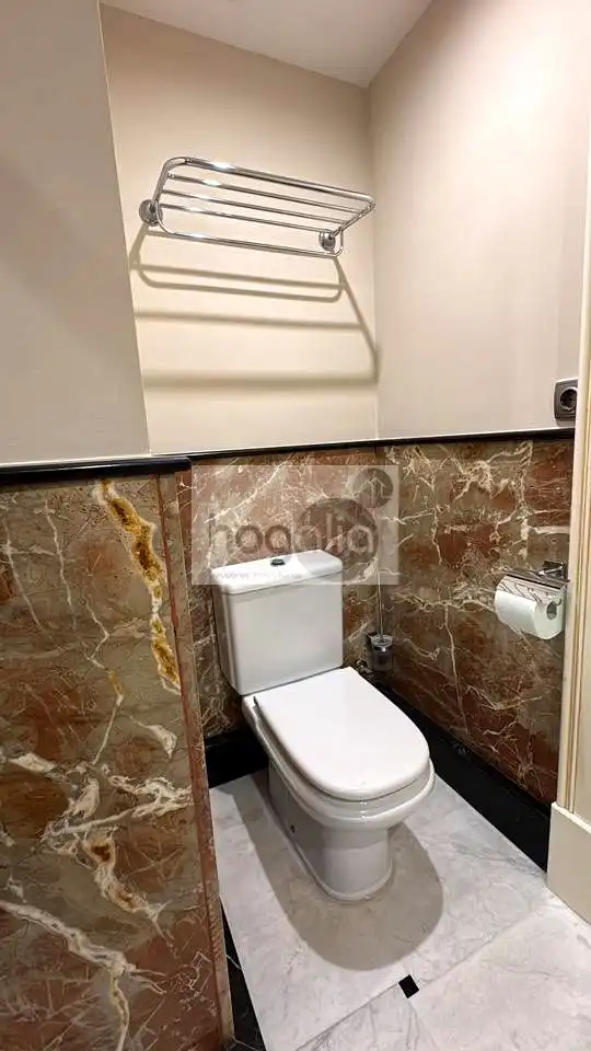 Badezimmer von Wohnung zur Miete in Sevilla mit Klimaanlage und Terrasse
