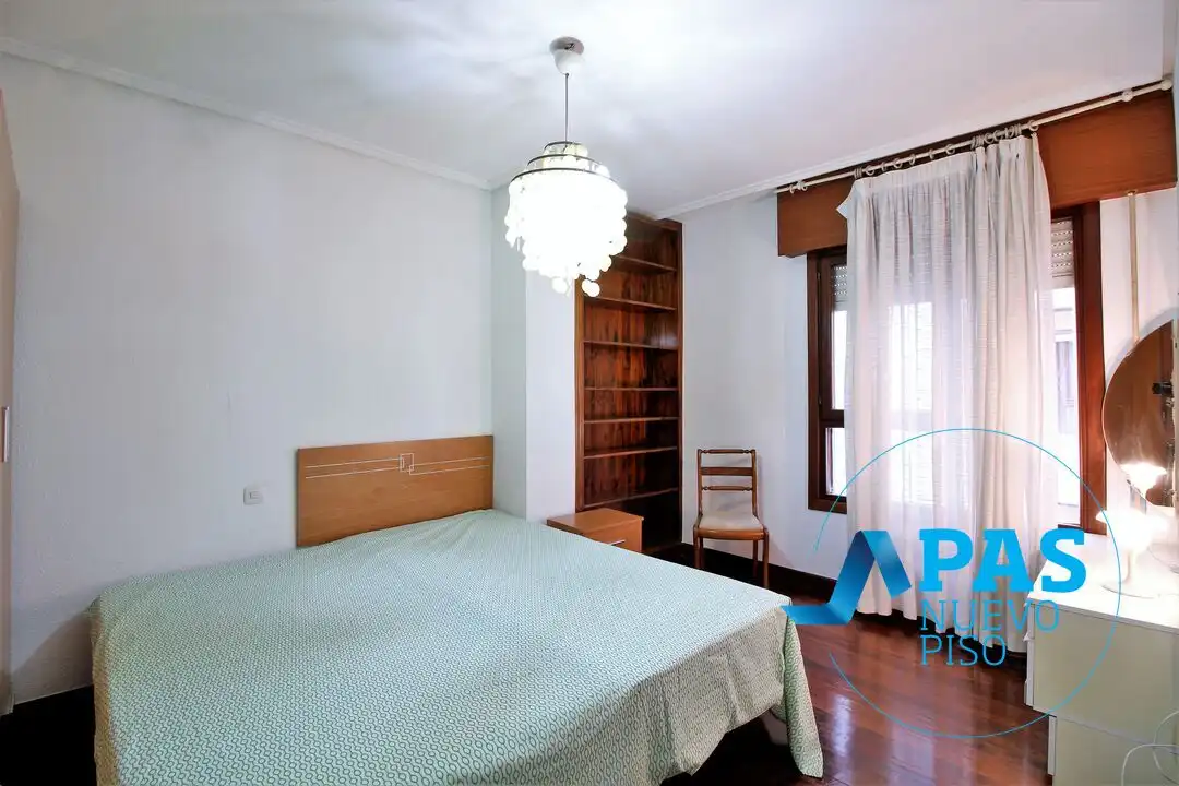 Schlafzimmer von Wohnung zum Verkauf in Santander mit Heizung