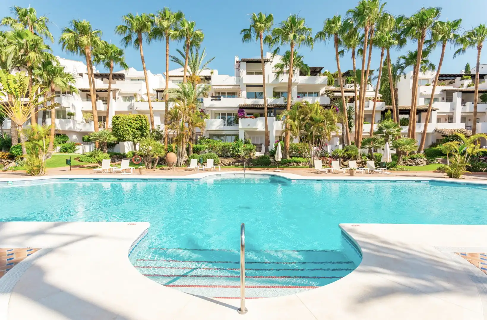 Außenansicht von Dachboden zur Miete in Marbella mit Klimaanlage, Schwimmbad und Möbliert