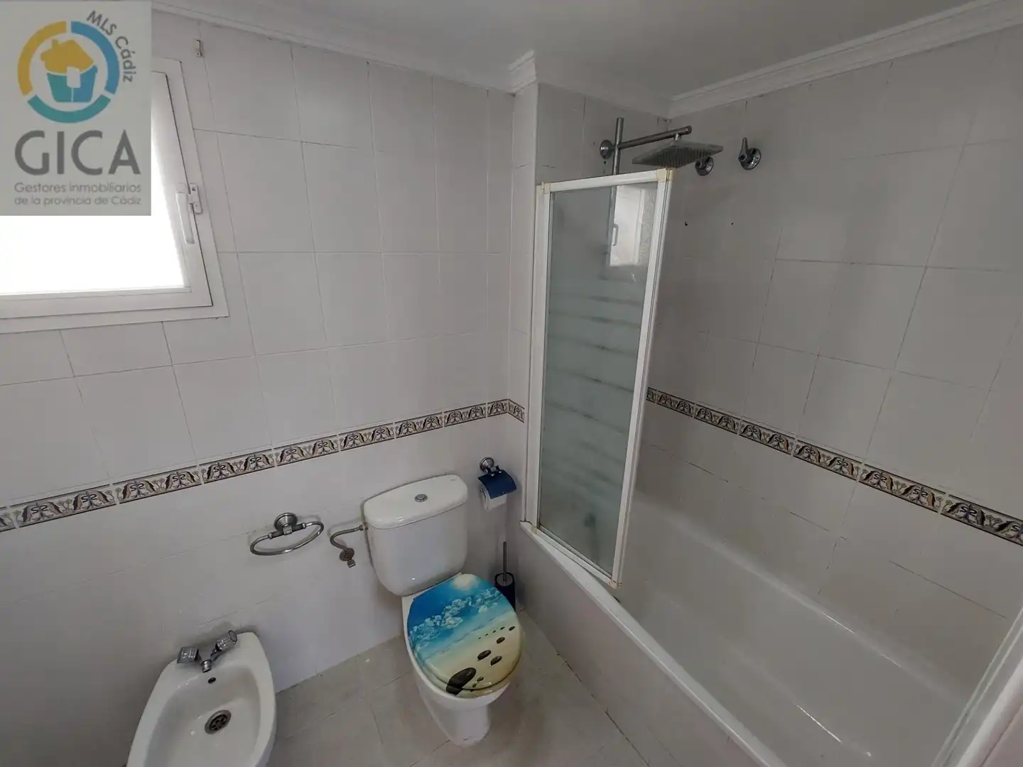 Baño de Piso en venta en Algeciras con Aire acondicionado