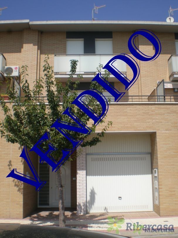 Vista exterior de Casa adosada en venta en Murchante con Calefacción, Jardín privado y Terraza