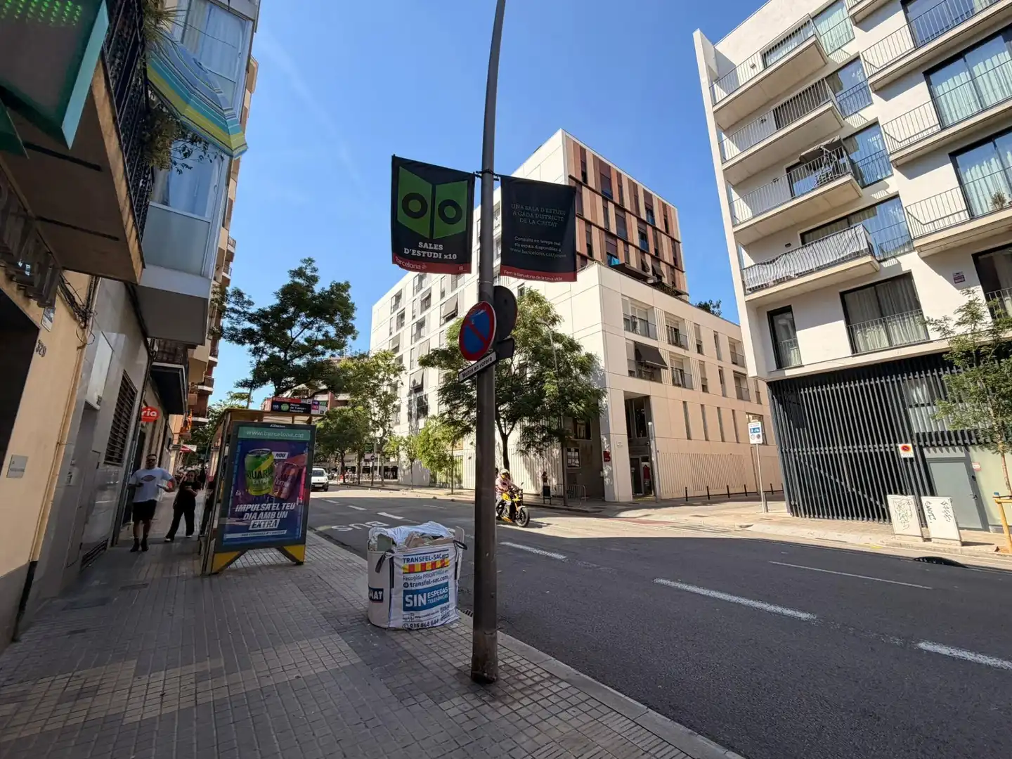 Vista exterior de Pis en venda en Barcelona amb Calefacció