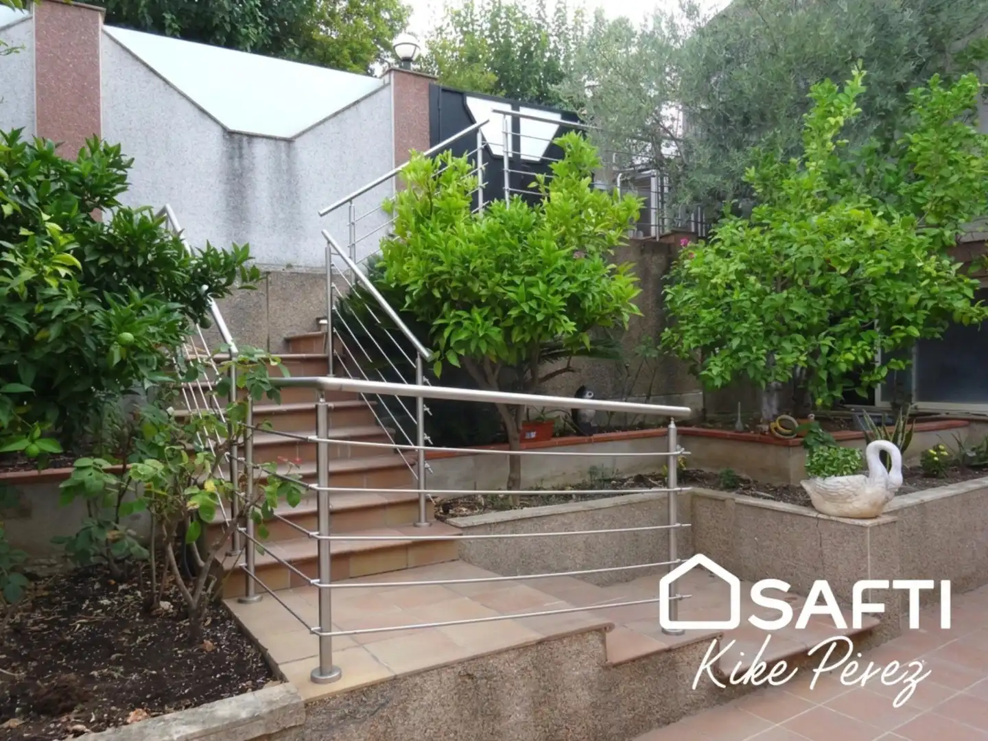 Terrassa de Casa o xalet en venda en Rubí amb Terrassa, Piscina i Moblat