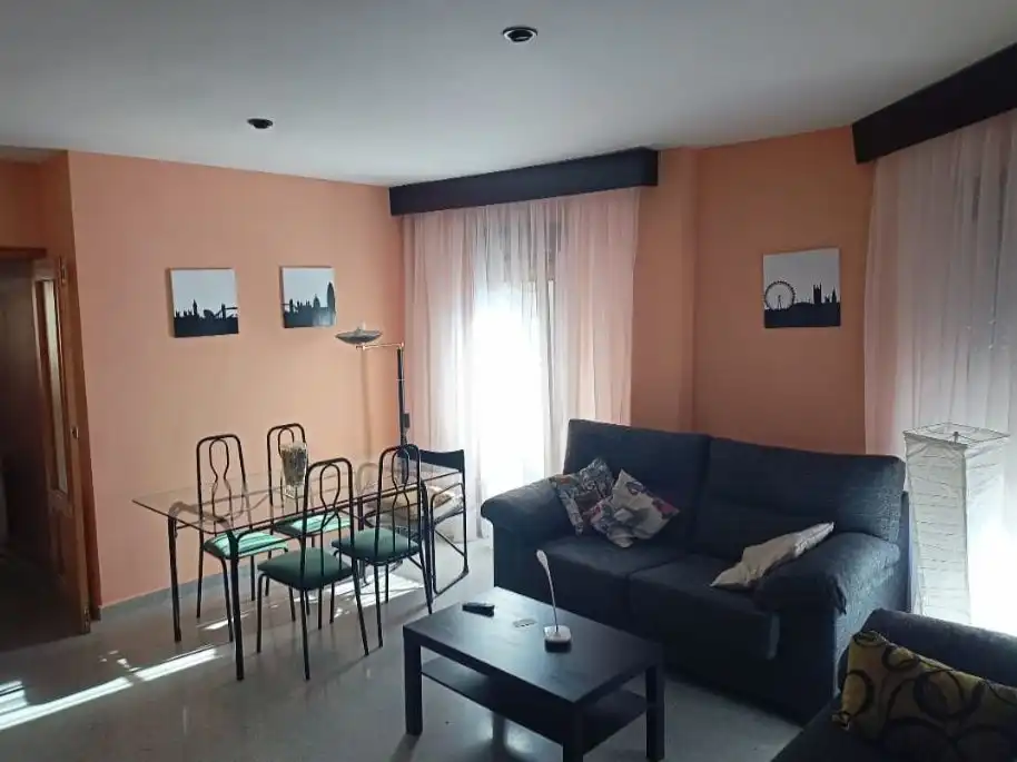 Wohnzimmer von Wohnung zur Miete in Industria