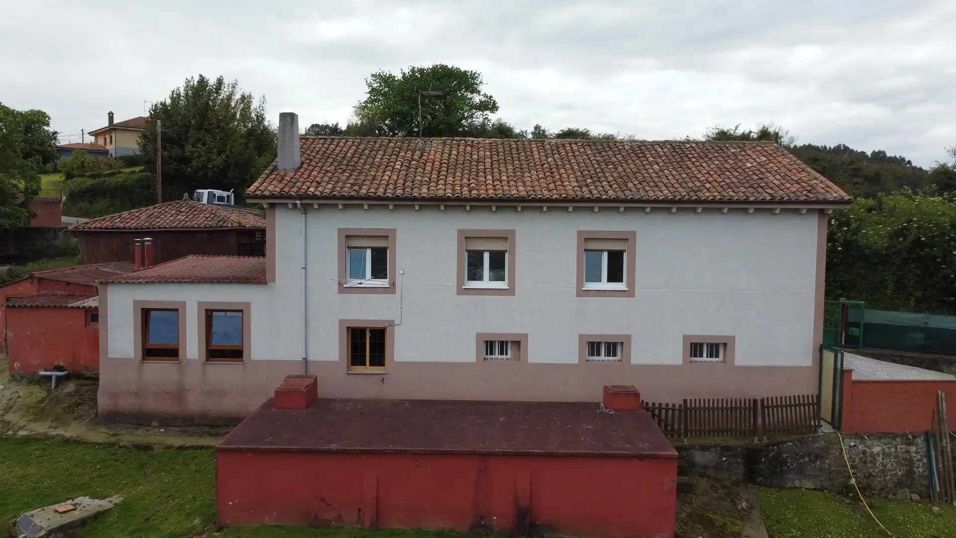 Vista exterior de Casa o xalet en venda en Gijón  amb Calefacció, Jardí privat i Traster