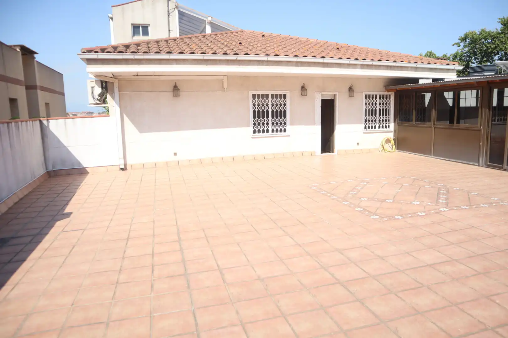 Vista exterior de Casa o xalet en venda en Cerdanyola del Vallès amb Calefacció, Terrassa i Traster
