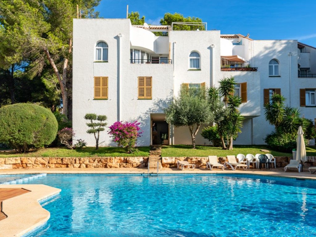 Vista exterior de Casa o xalet en venda en Calvià amb Aire condicionat, Terrassa i Piscina comunitària