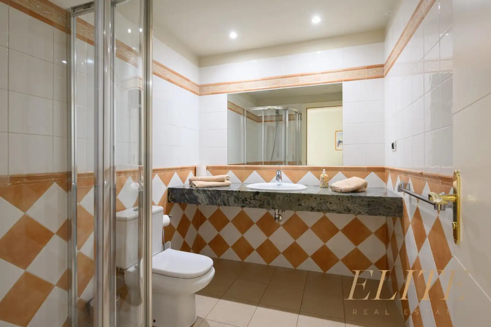 Bany de Casa o xalet en venda en San Bartolomé de Tirajana amb Jardí privat, Terrassa i Piscina