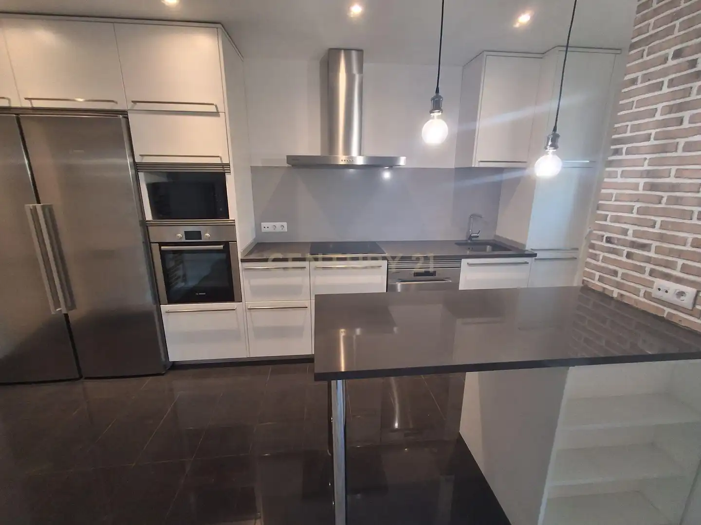 Cuina de Dúplex de lloguer en Pozuelo de Alarcón amb Aire condicionat, Forn i Rentadora
