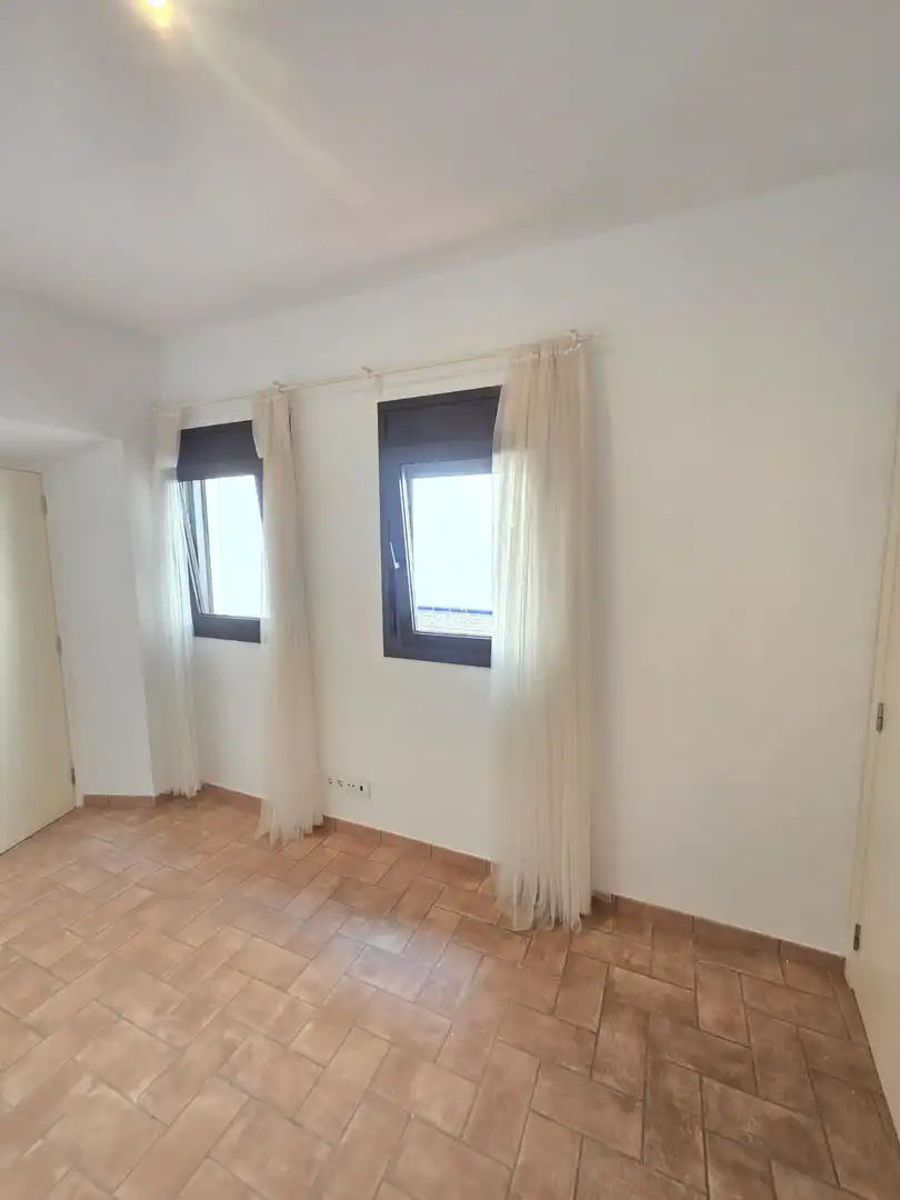 Habitación de Planta baja de alquiler en El Masnou con Aire acondicionado, Calefacción y Jardín privado