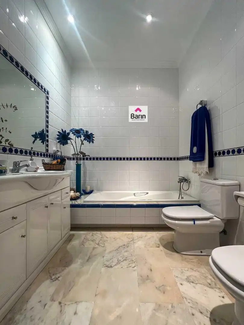 Bathroom of Houses for sale in La Roda de Andalucía  with Air Conditioner, Terrace and Storage room