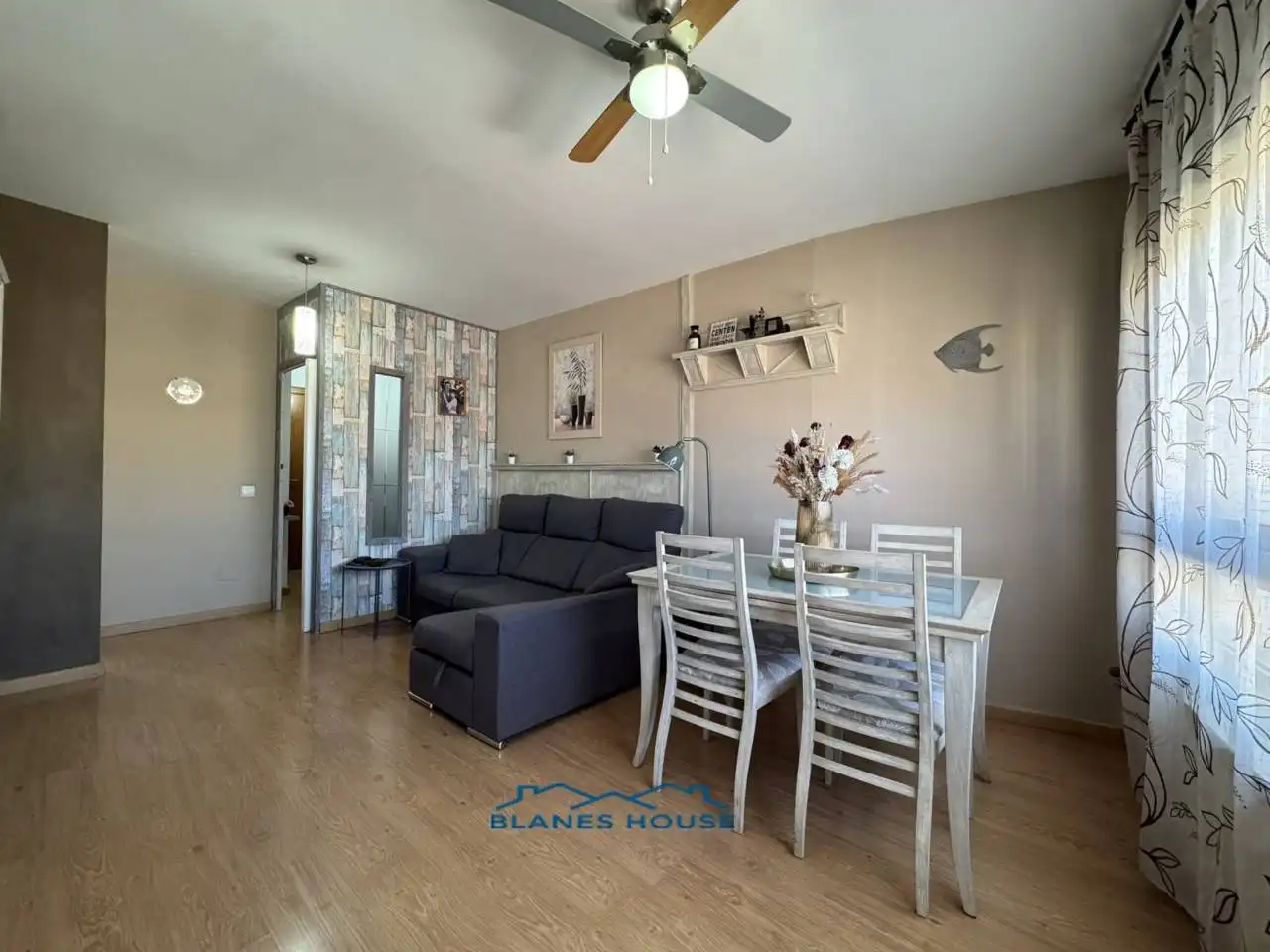 Living room of Flat for sale in Tordera  with Air Conditioner, Heating and Parquet flooring
