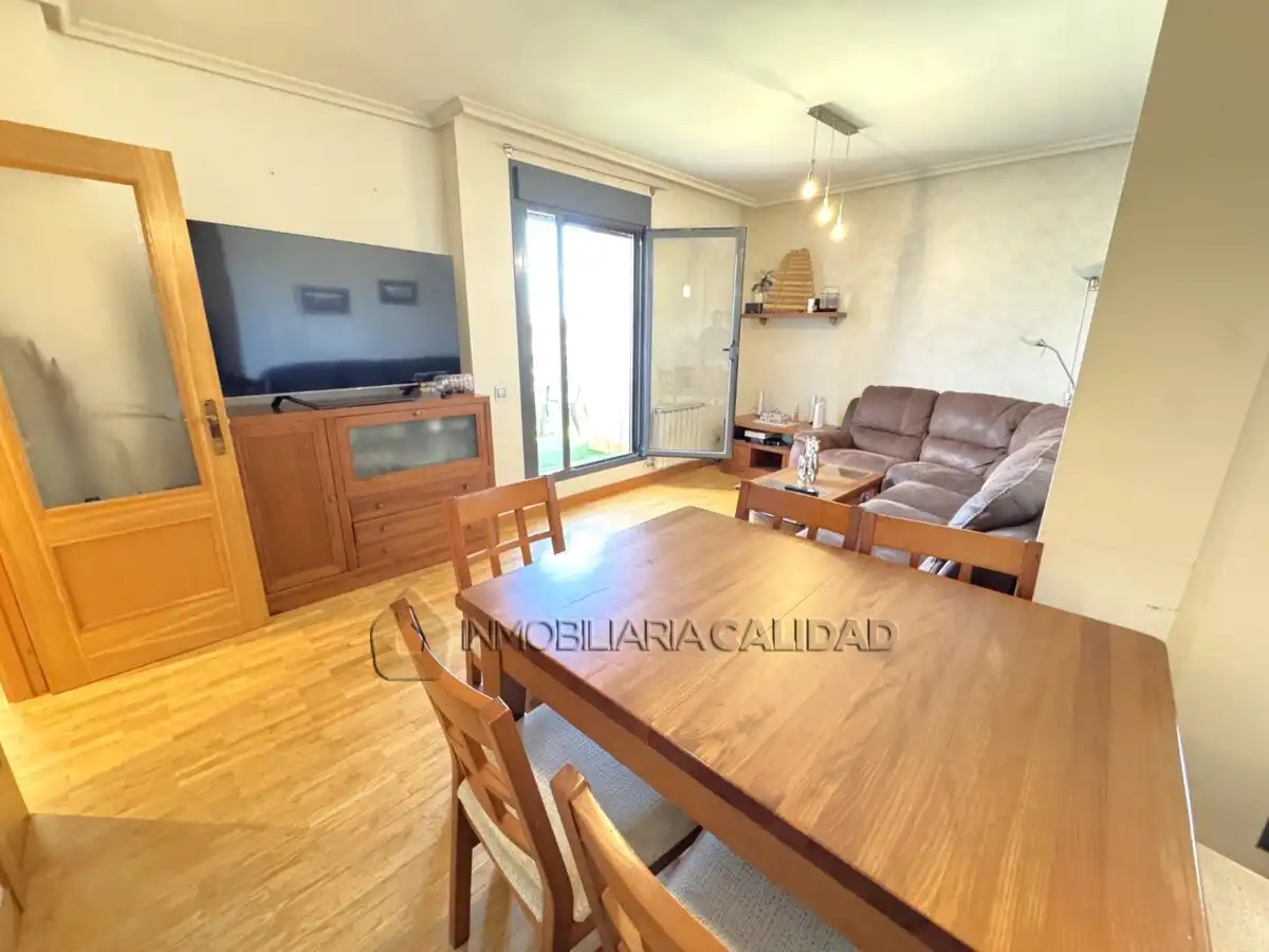 Sala d'estar de Pis en venda en Burgos amb Calefacció, Terrassa i Traster