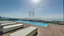 Piscina de Pis en venda en  Barcelona Capital amb Aire condicionat i Terrassa